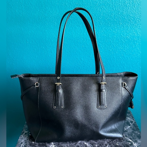 Michael Kors Voyager Medium Crossgrain Leather Tote Bag - Picture 2 of 12